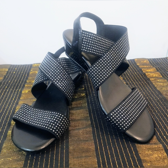 Predictions Comfort Plus Size 71/2 Strappy Silver Rinestone Studded Sandals Cute - Picture 14 of 14